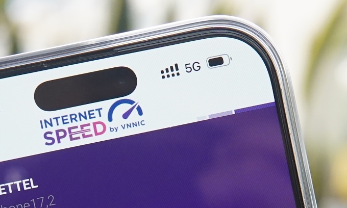 Một điện thoại hiển thị sóng 5G. Ảnh: Lưu Quý