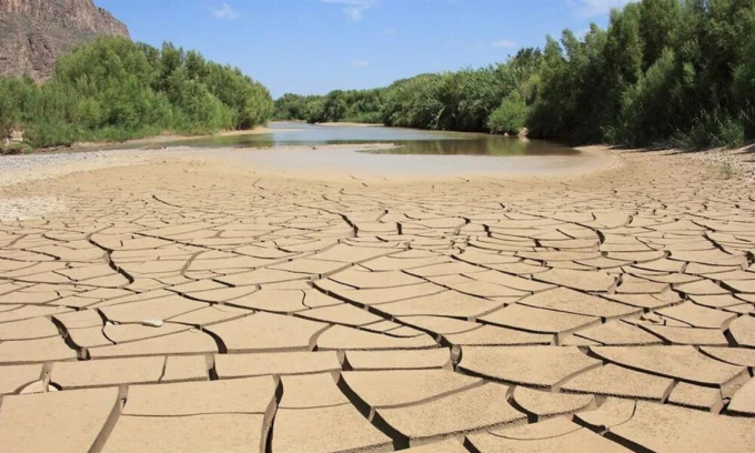 Lòng sông Rio Grande ở khu vực biên giới Mỹ và Mexico khô cạn. Ảnh: Climate.gov